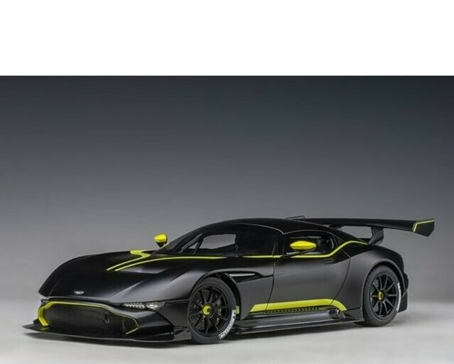 AUTOart 1:18 Aston Martin Vulcan (matná čierna s limetkovo zelenými pruhmi), 2015, 1:18 70262