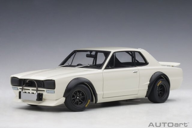 Autoart 1/18 Nissan Skyline GT-R (KPGC-10) Racing verzia s bežnou karosériou z roku 1972 (biela) 87279