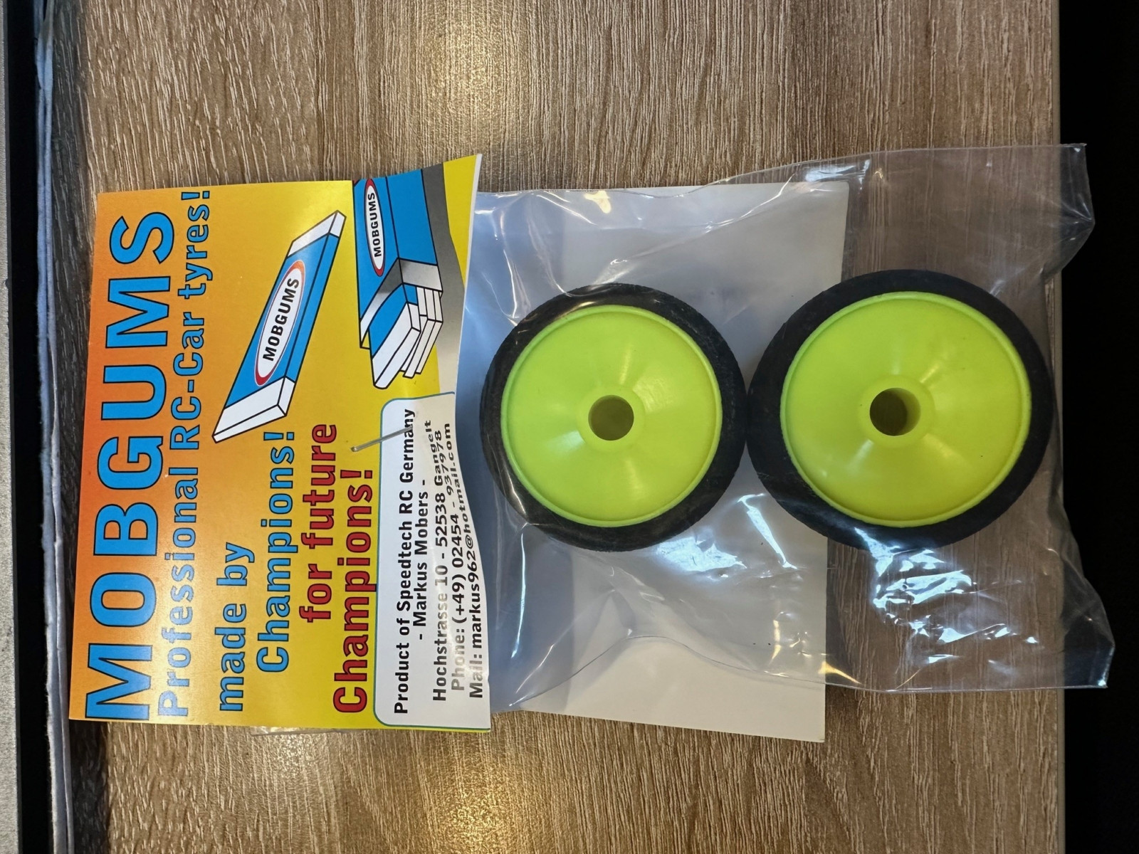 MobGums 1/12 front white MOB-fw