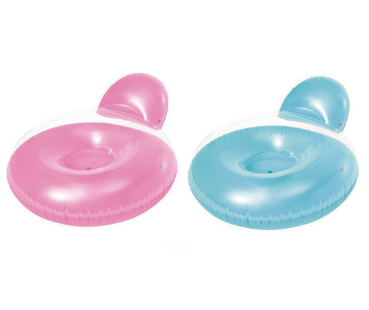 Deckchairs, floats, boats